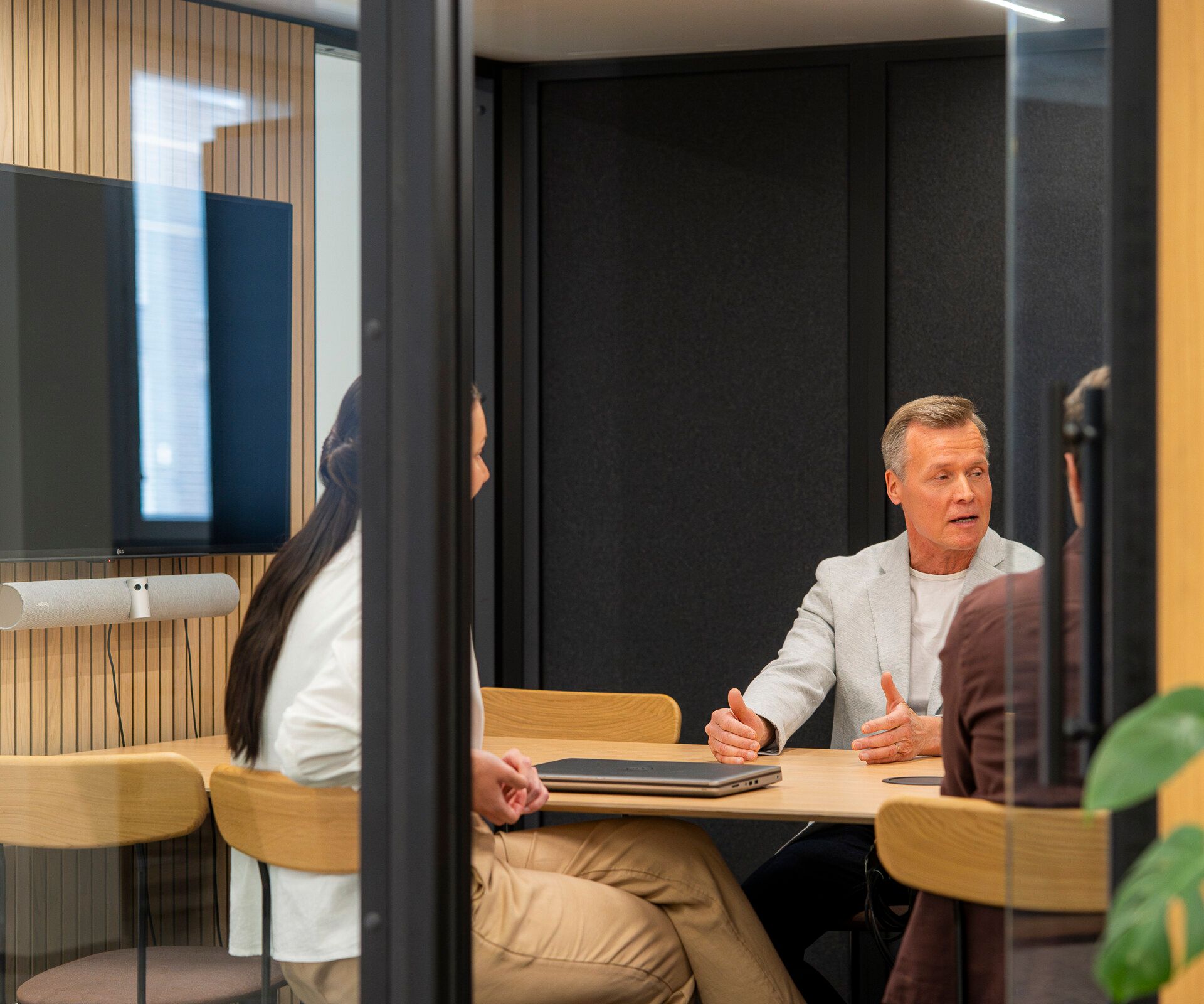 Three people having a meeting inside an Octacell workroom