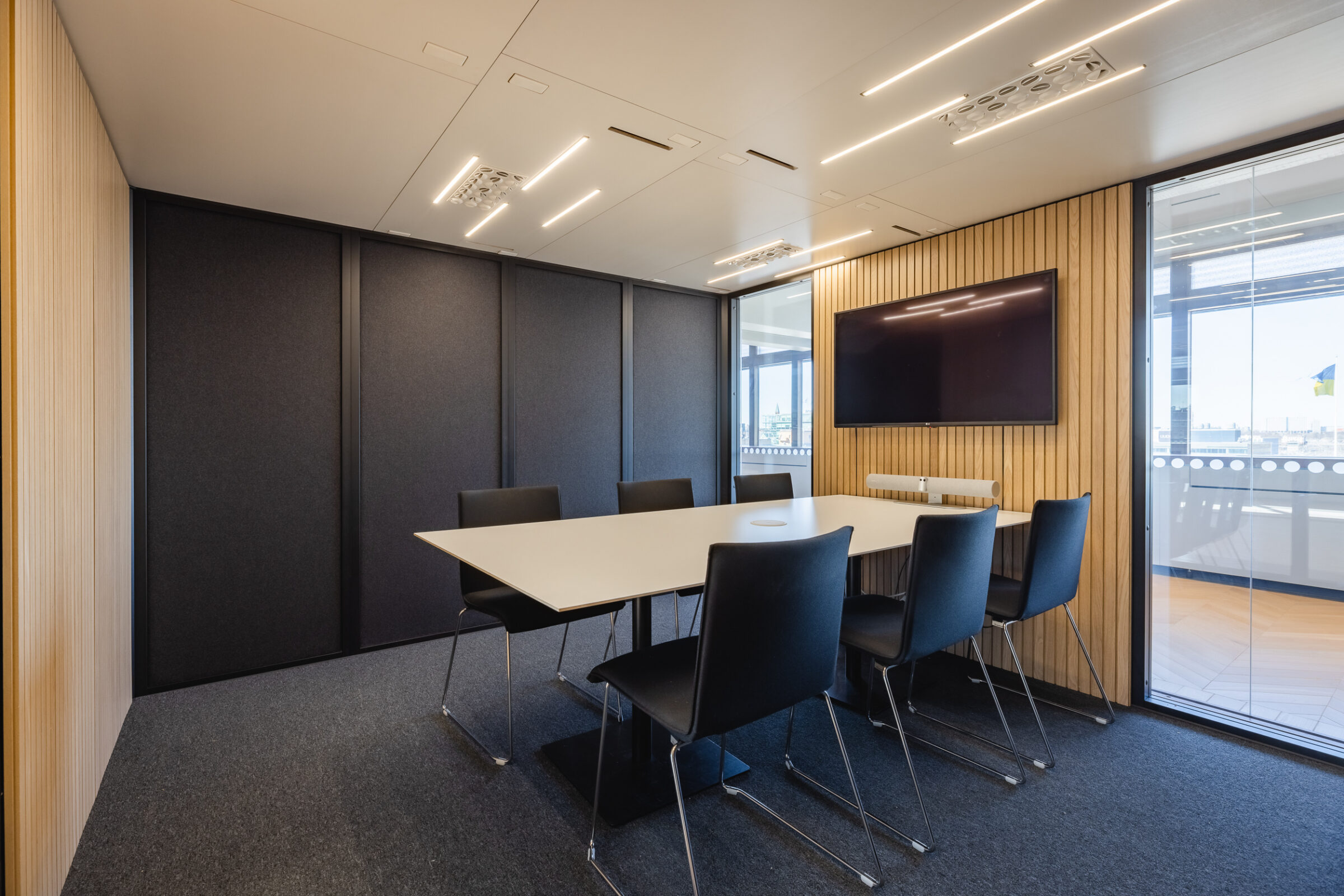 Panelvägg i Octacell 4x4-utrymme.