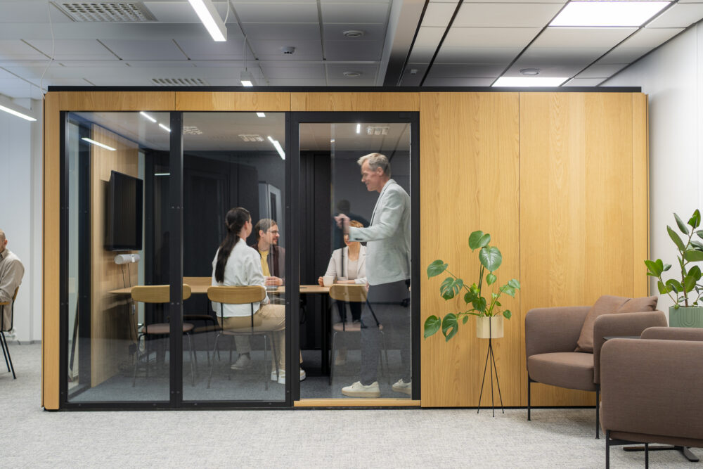 Octacell 5X4 meeting room
