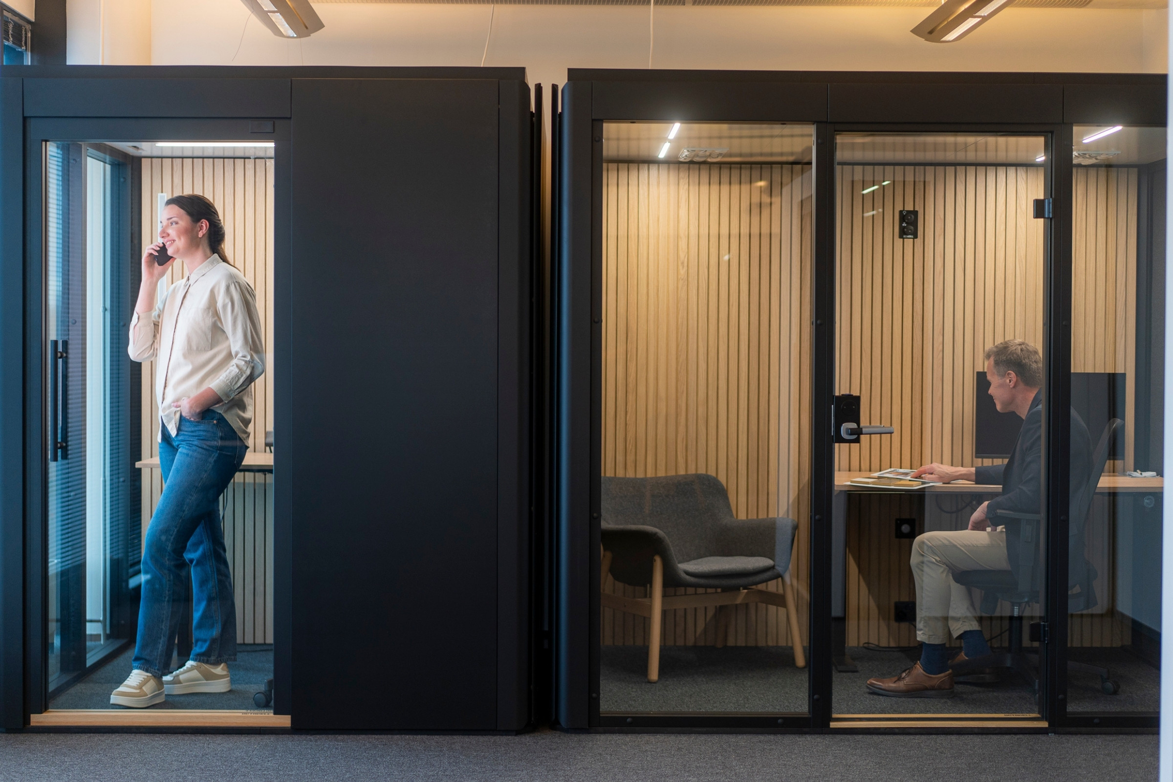 Olika typer av kontorspoddar är utformade för att stödja samtal, fokuserat arbete och hybridmöten på olika sätt.
