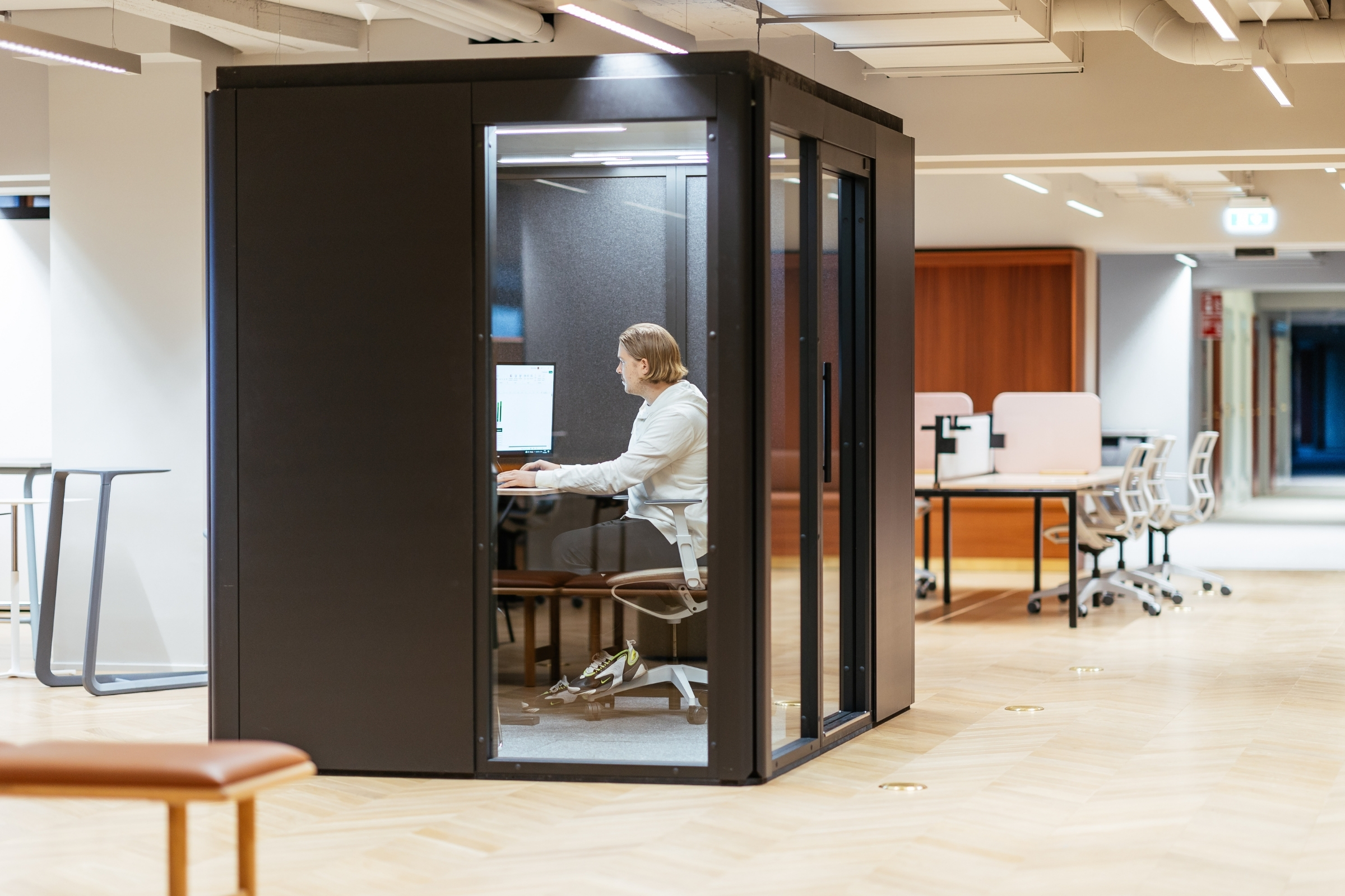 Hur kontorets ljudmiljö påverkar koncentration, produktivitet och arbetsmiljö
