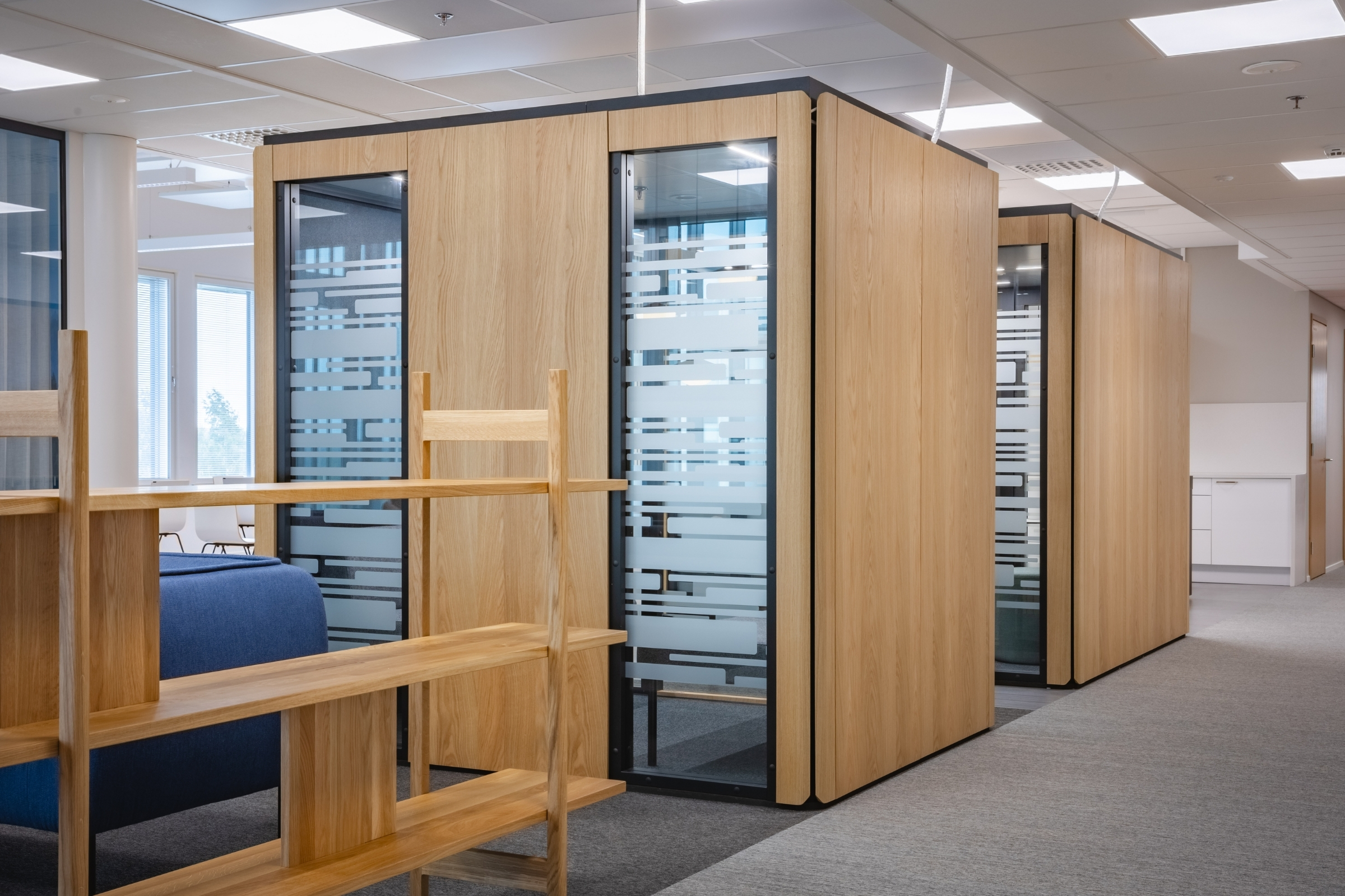 What is a scalable workroom, and how does it work in an office?