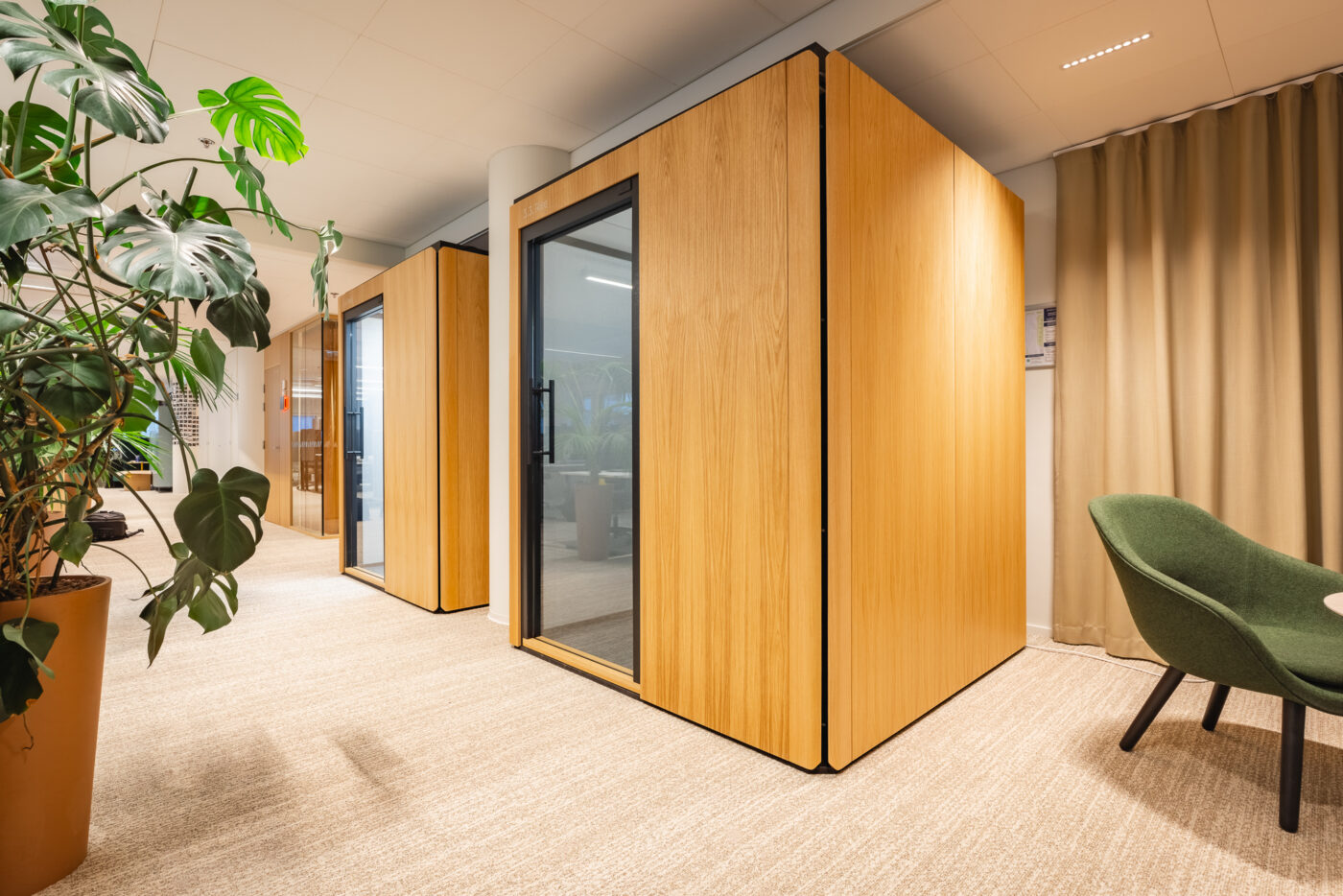Wood-finished Octacell 2X2 workrooms integrated into Academic Work's office interior