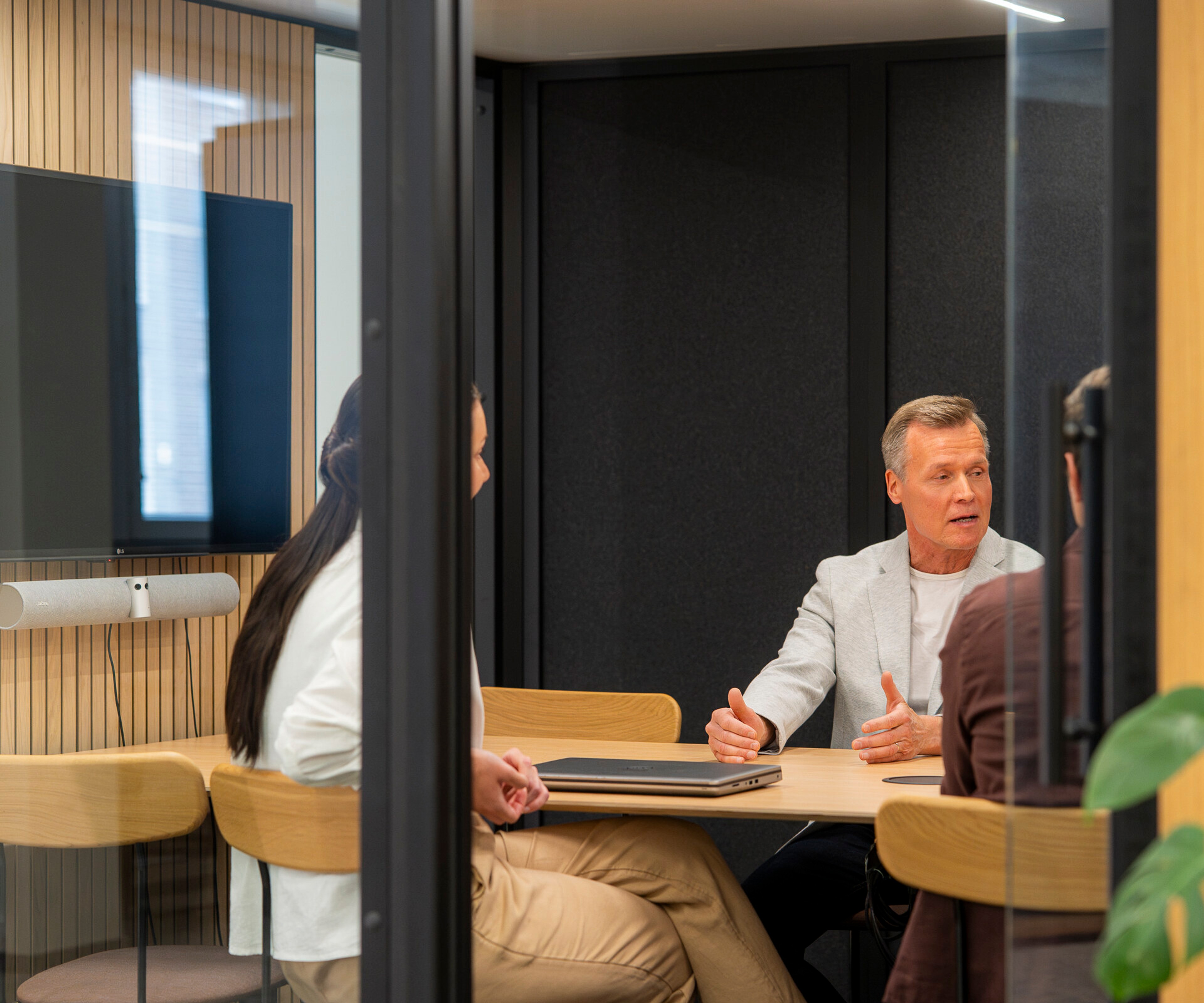 Three people having a meeting inside an Octacell workroom