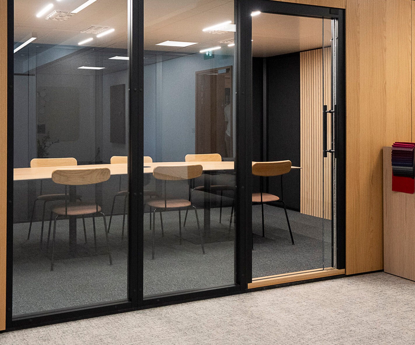 An empty Octacell workroom with seats for six people